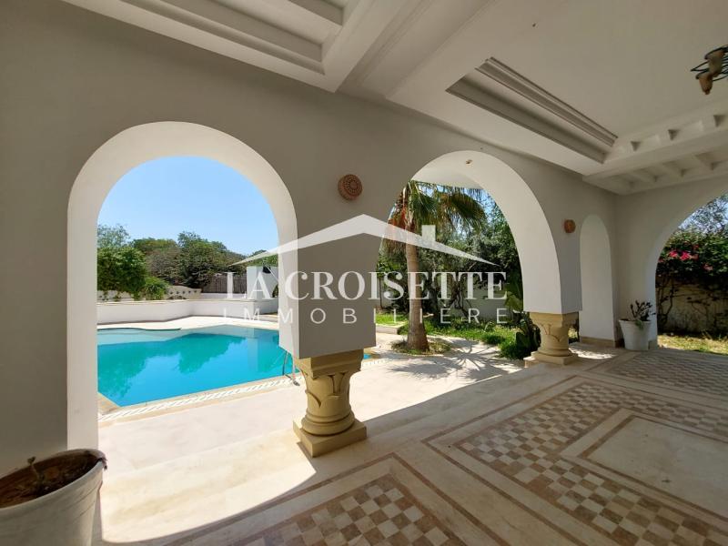 Villa S+6 avec piscine à Gammarth